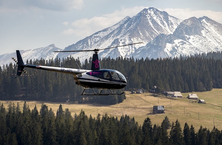 Helikopter w górach - jak wynająć wycieczkę śmigłowcem?