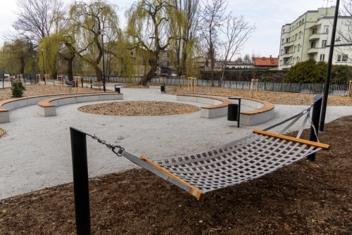 Nowy hit w&nbsp;Bielsku-Białej? Skwer z&nbsp;hamakami już otwarty!