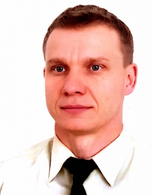 Mężczyzna jest cały i zdrowy