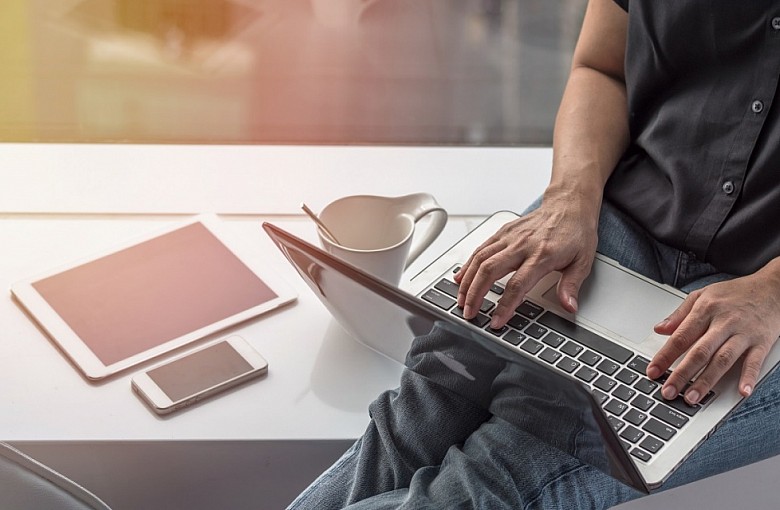 Chwilówki online – jak otrzymać chwilówkę bez wychodzenia z domu?