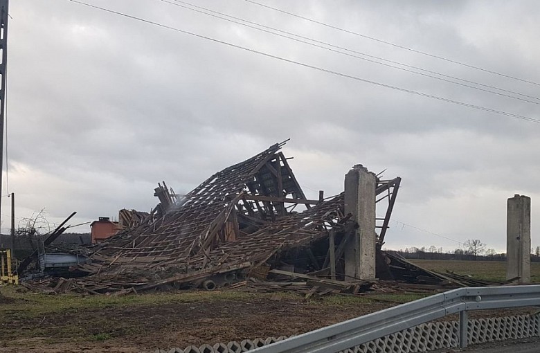 Strażacy usuwają skutki wichur