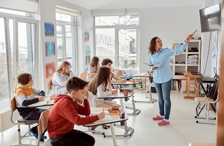Pracujesz jako nauczyciel? Poszerz swoje horyzonty zawodowe z tymi studiami podyplomowymi!