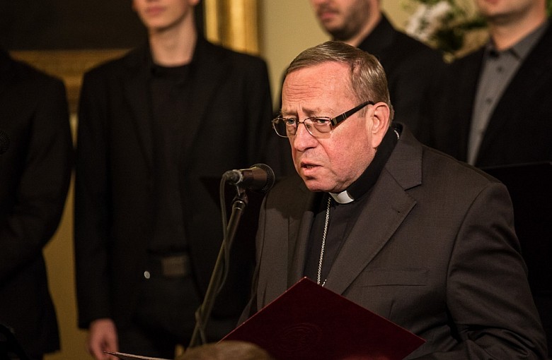 W uznaniu za długoletnią działalność