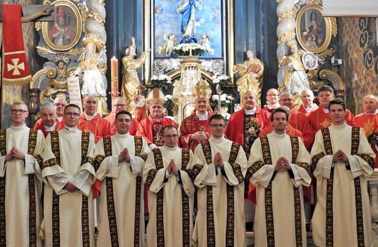 Siedmiu alumnów przyjęło święcenia diakonatu