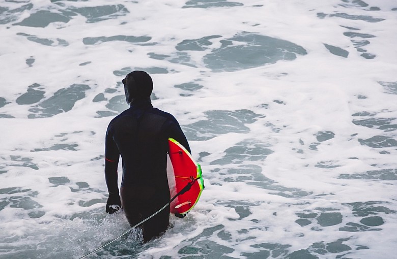 Jak wybrać odpowiednią deskę surfingową?