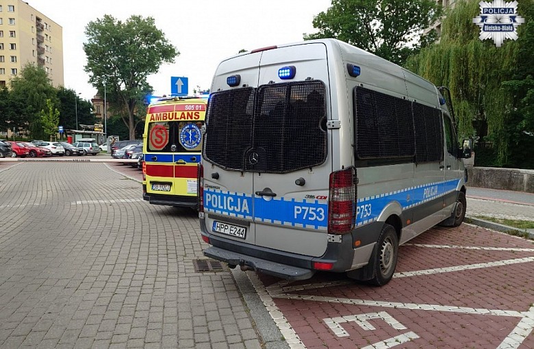 Dwa groźne potrącenia na parkingach. Seniorzy ranni
