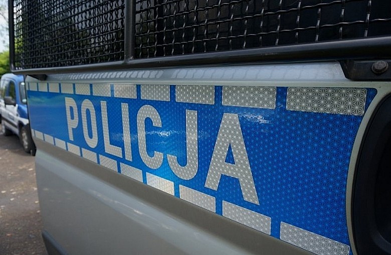 Policja poszukuje sprawcy dźgnięcia nożem na ulicy Michałowicza