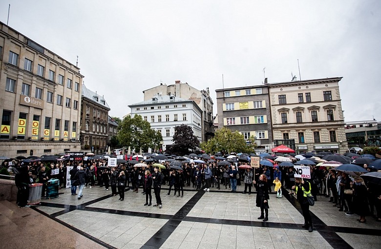 Nie składają parasolek. Szykuje się kolejny protest