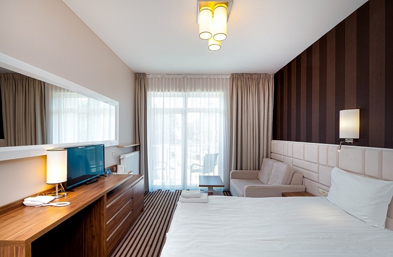 Jak znaleźć komfortowy hotel w Krynicy Morskiej i ile to kosztuje?