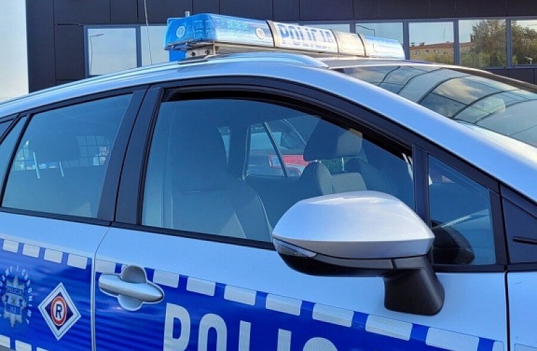 Prawie 3,5 promila za kierownicą. Jazda zakończyła się na barierkach