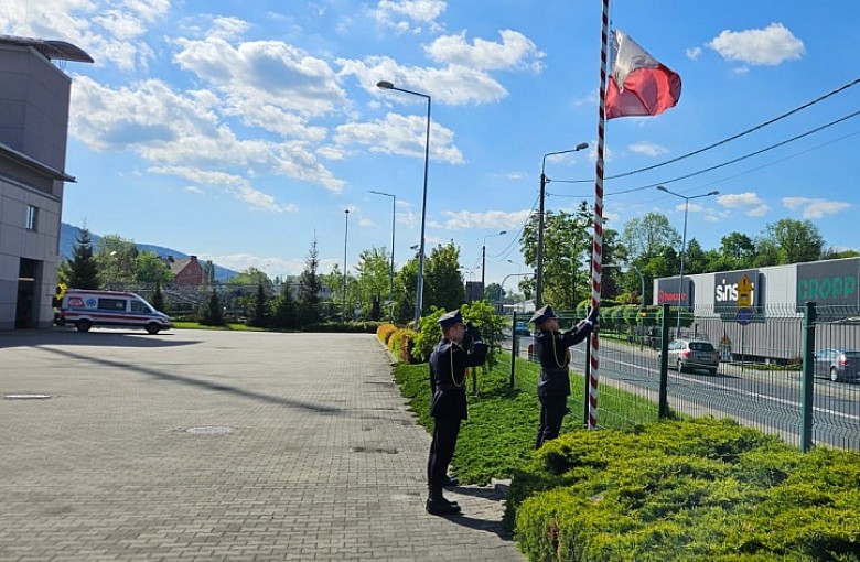 Dzień Flagi Rzeczypospolitej Polskiej w Bielsku-Białej. Strażacy uczcili 2 maja