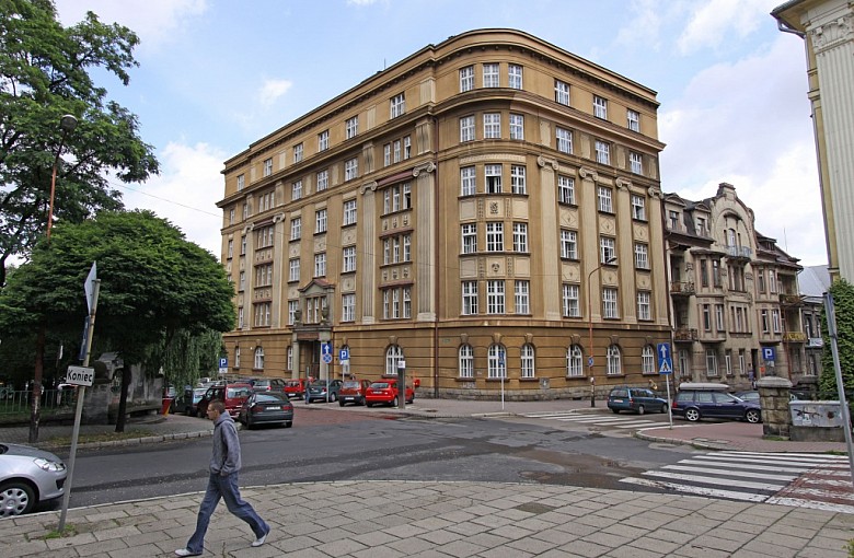 ZUS w poniedziałki wydłuża godziny pracy
