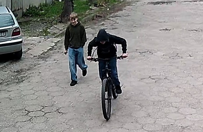 Policja publikuje zdjęcia. Rozpoznajesz tych mężczyzn?