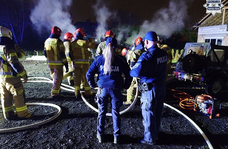 Pożar samochodu elektrycznego w Bielsku-Białej – akcja strażaków trwała całą noc
