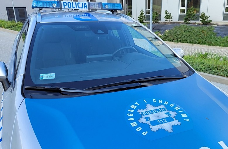 Ktoś ukradł kratki i naraził ludzi na śmierć. Policja szuka sprawcy