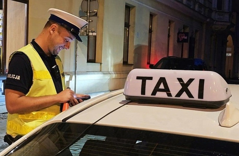 Taksówki i Uber/Bolt pod lupą policji. Funkcjonariusze sprawdzali kierowców