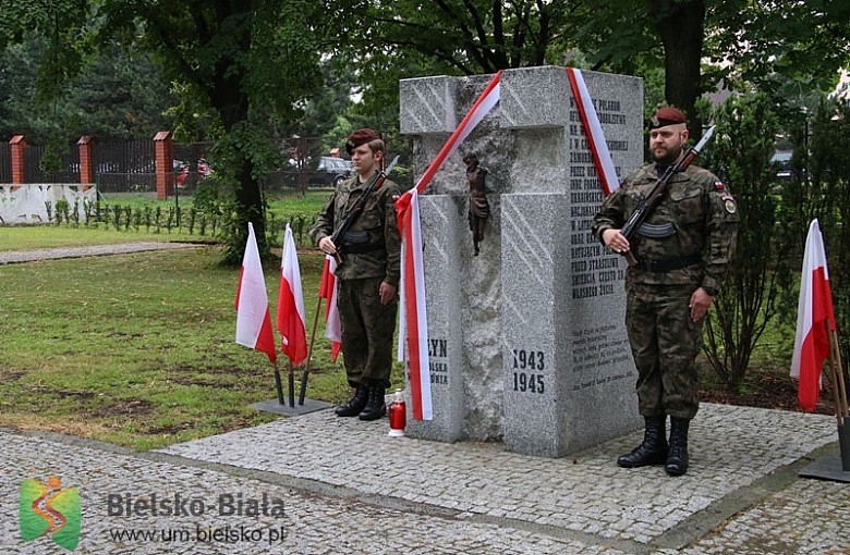 Odsłonięto pomnik poświęcony zamordowanym Polakom