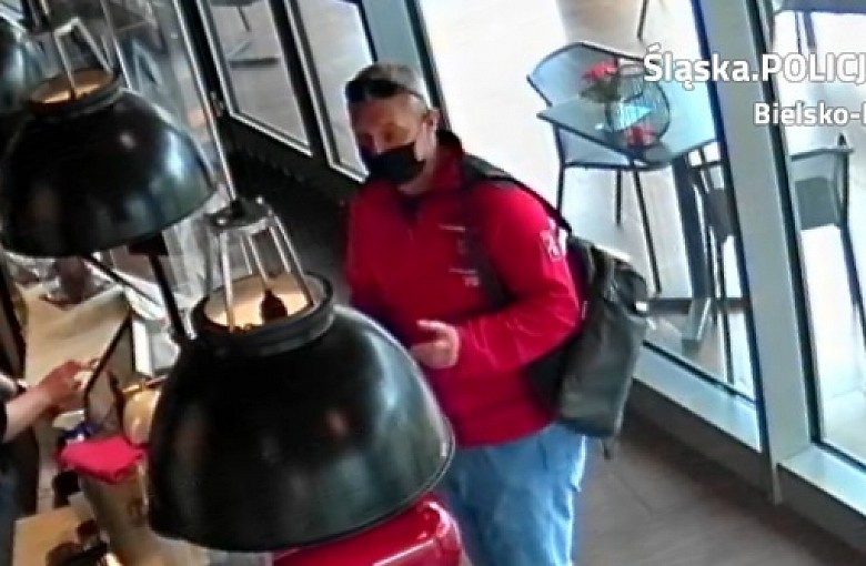 Policja prosi o pomoc! Okradł senioerkę