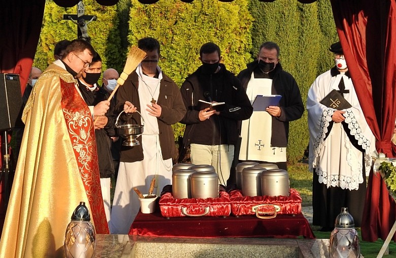 Pochówek dzieci zmarłych przed urodzeniem