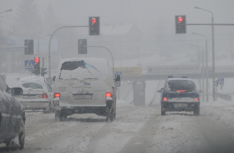 Intensywne opady śniegu. Najnowszy komunikat meteo