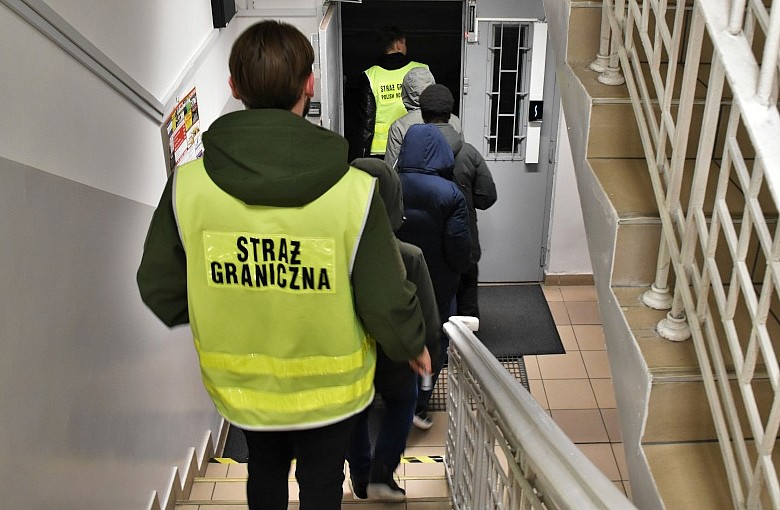 12 osób zatrzymanych w związku z nielegalnym pobytem