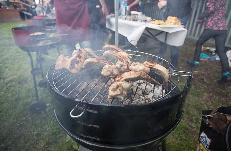 Wakacyjne grillowanie – czy może być zdrowe?