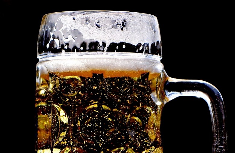 Piwo 0,0 proc. z Biedronki było z alkoholem. GIS ostrzega przed błędnymi etykietami