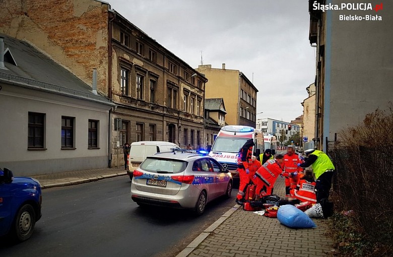 Razem uratowali życie nieprzytomnemu mężczyźnie