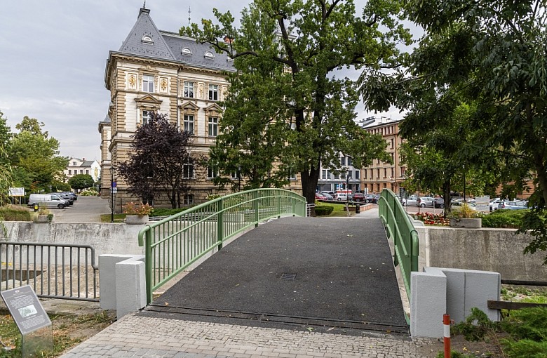 Krzywy mostek wyremontowany