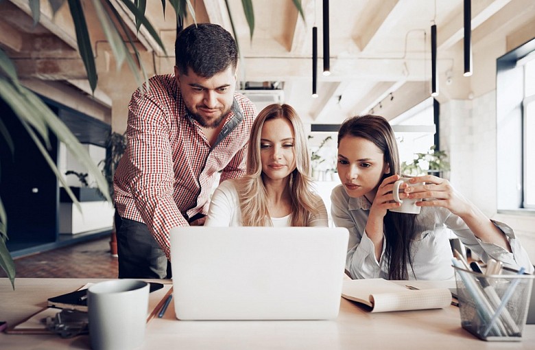 Efektywna organizacja pracy – jak TimeCamp pomaga w monitorowaniu czasu i zwiększaniu produktywności?
