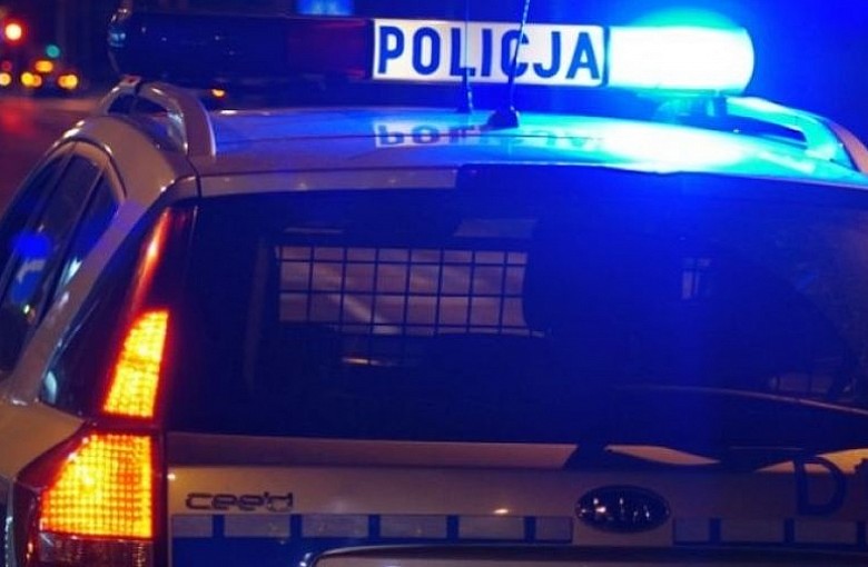 100 km/h w mieście. Kierowca zmusił policjanta do ucieczki z jezdni