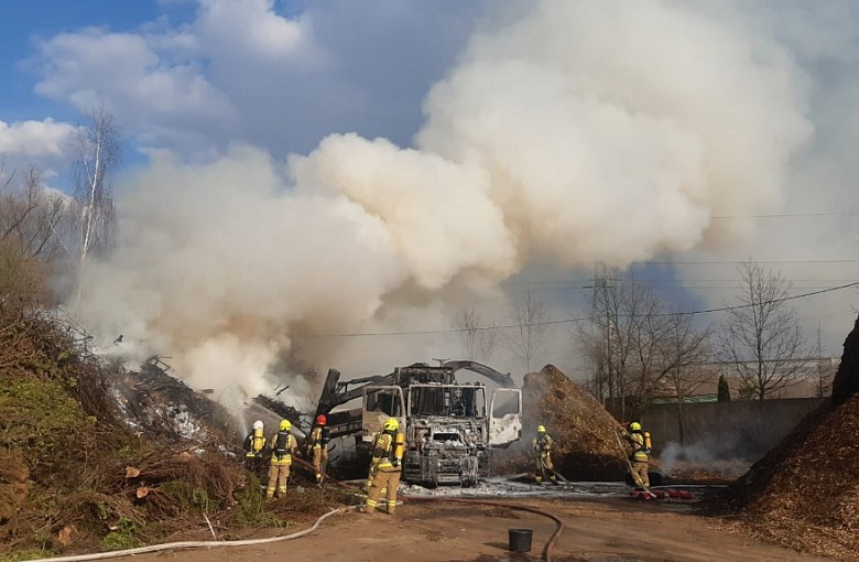 Czechowice-Dziedzice: płonął samochód i hałdy odpadów
