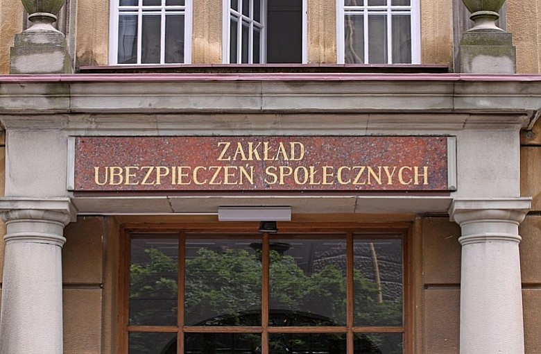ZUS apeluje o ostrożność przy podawaniu danych 