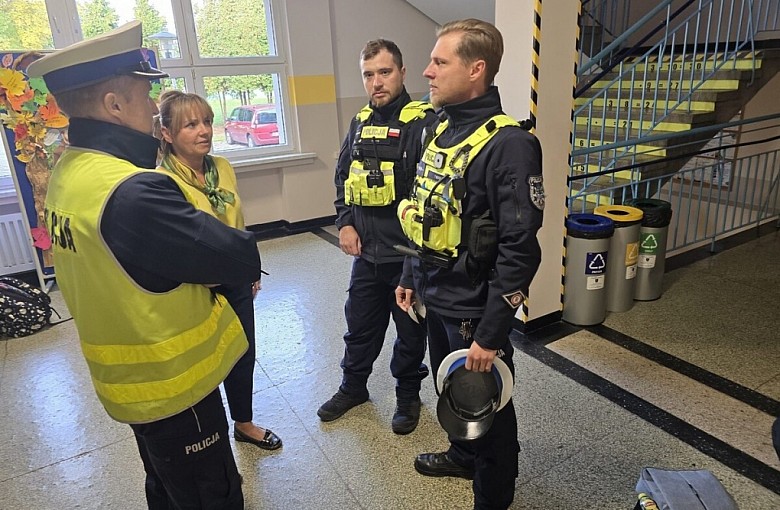 Policja patroluje okolice szkół. Chodzi o bezpieczeństwo dzieci i młodzieży