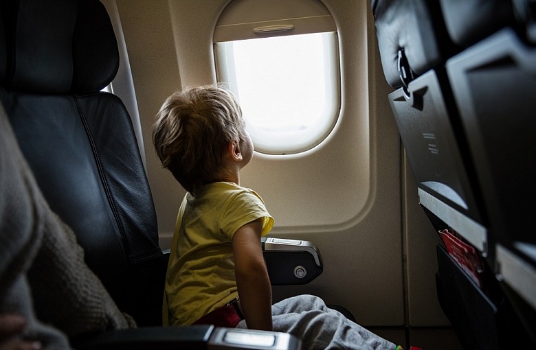 Jaki wózek dziecięcy sprawdzi się podczas podróży samolotem?