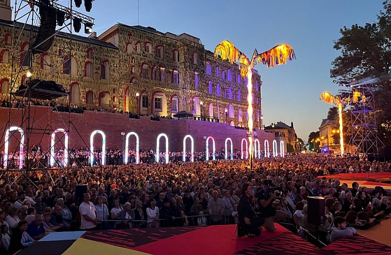 Co robić 27 sierpnia w Bielsku-Białej? Latino na Zamkowej i Silent Disco!