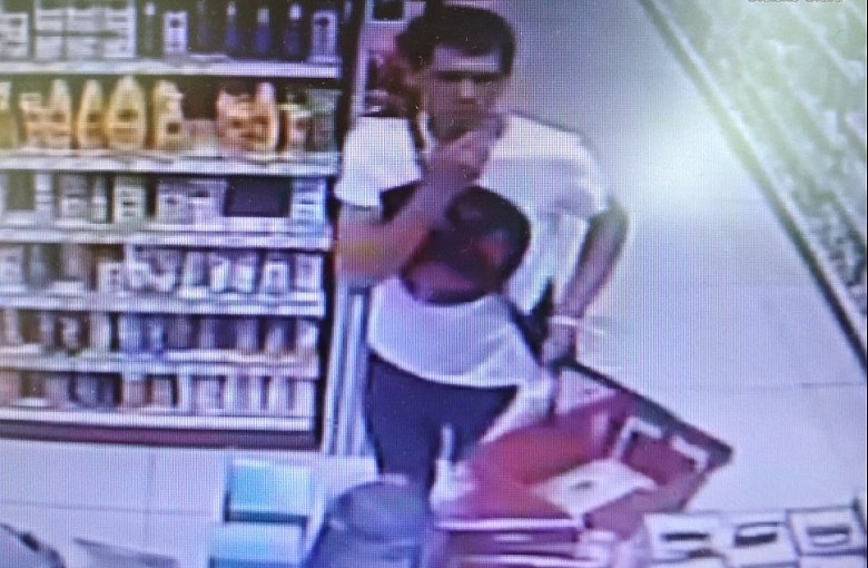 Policja poszukuje sprawcy kradzieży kosmetyków