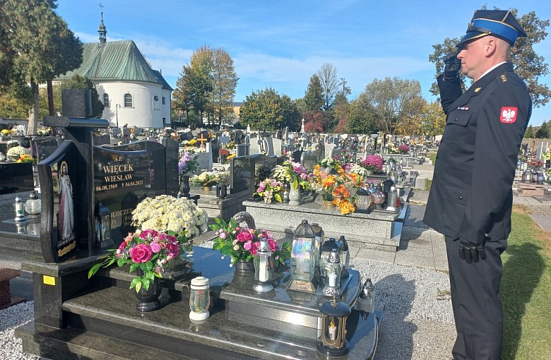 W hołdzie zmarłym strażakom