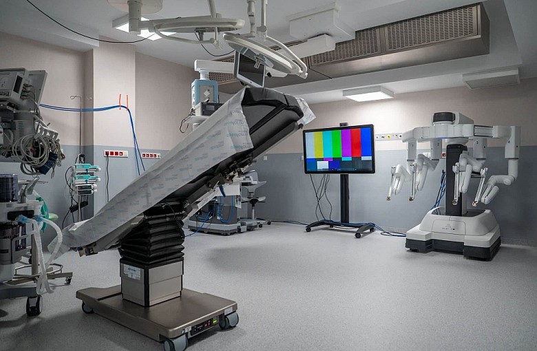 Szpital Wojewódzki w Bielsku-Białej z ogromnym wsparciem. Jest nowy robot da Vinci i zmodernizowany oddział