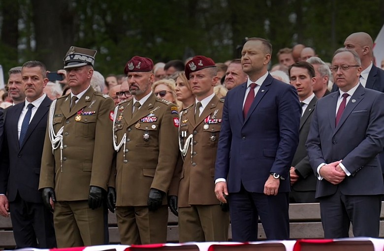 Trwa ceremonia w Kamesznicy. Prezydent RP oddaje hołd bohaterom