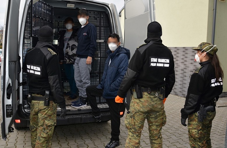 Bielsko-Biała. Zatrzymano 5 cudzoziemców w związku z nielegalnym przekroczeniem granicy