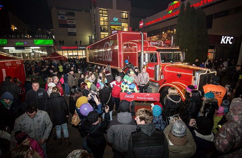 Świąteczna ciężarówka przed Klimczokiem
