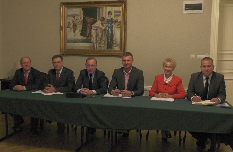 Platforma odkryła karty