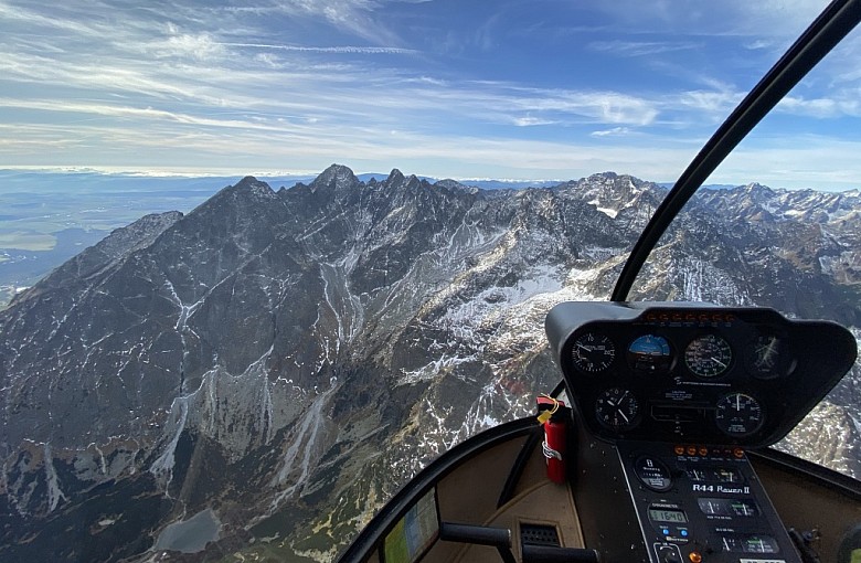 Helikopter w górach - jak wynająć wycieczkę śmigłowcem?