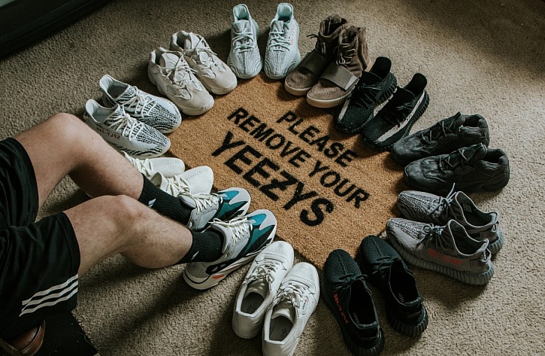 Inwestowanie w sneakersy - dlaczego warto postawić na limitowane serie?