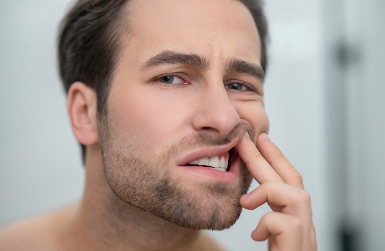 Choroby dziąseł – rozpoznawanie i leczenie schorzeń jamy ustnej