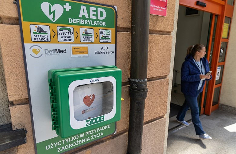 Kolejne defibrylatory pojawiały się w przestrzeni miejskiej Bielska‑Białej