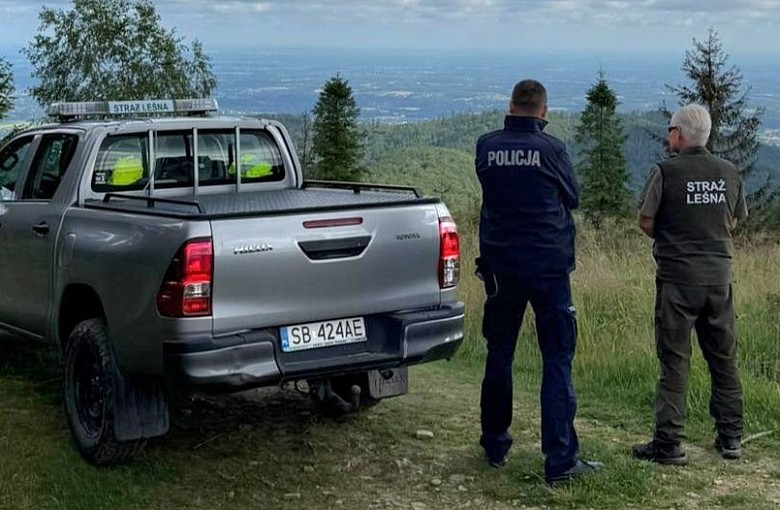 Wspólne patrole policjantów i Straży Leśnej dbają o bezpieczeństwo na górskich szlakach