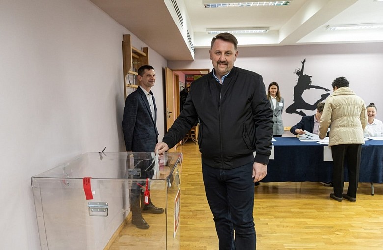 Jarosław Klimaszewski zwycięża wybory w Bielsku-Białej