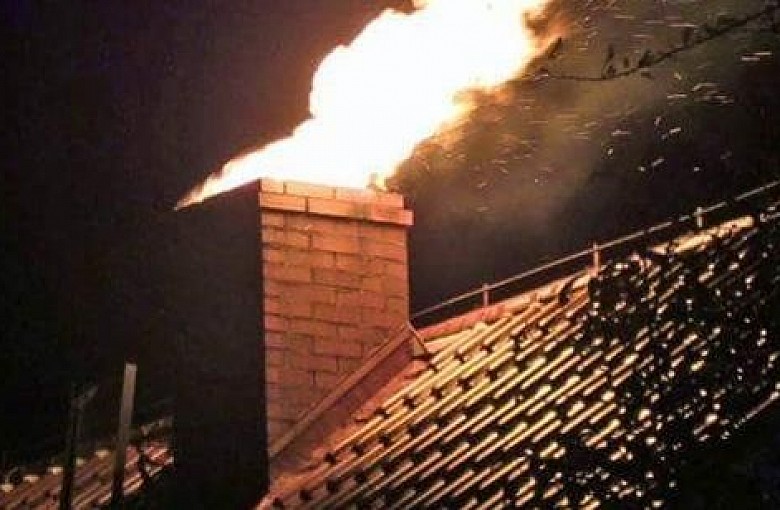 Pożar sadzy w kominie .To może być początek tragedii